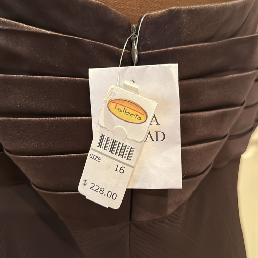 Talbots woman’s silk dress. Size 16 - Picture 8 of 12